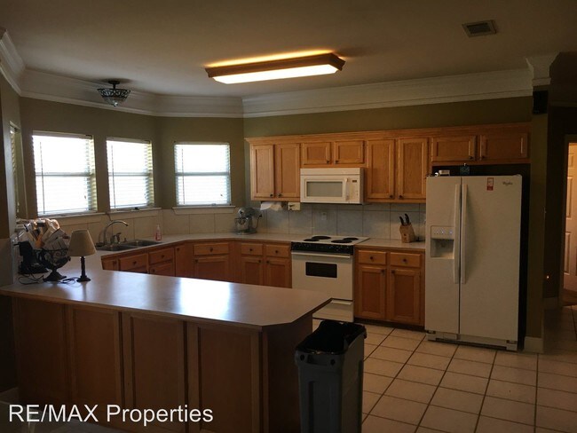 Foto del edificio - 3 br, 2 bath House - 16058 Kirsten Dr.