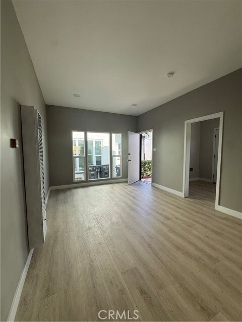 Foto del edificio - 6430 S Van Ness Ave