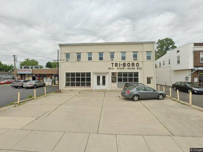 Photo - 207 E Broad St Apartment