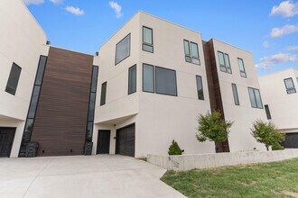 Building Photo - 3 MO-5