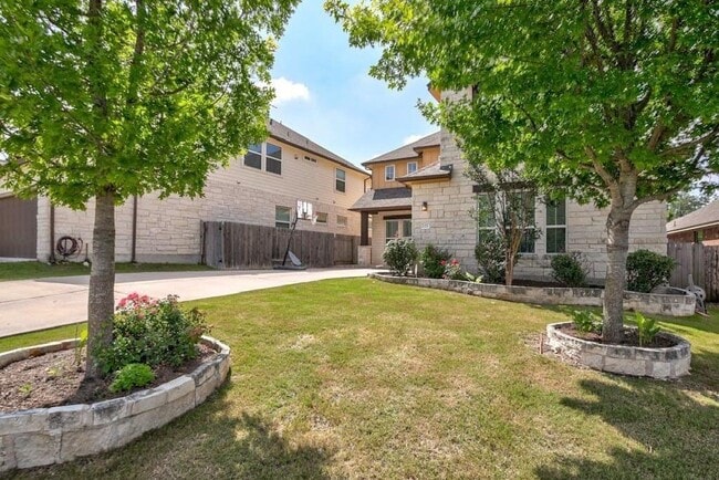 Building Photo - 121 Alondra Way