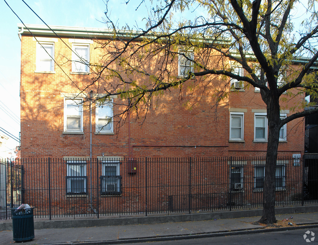 Building Photo - 108 Green St