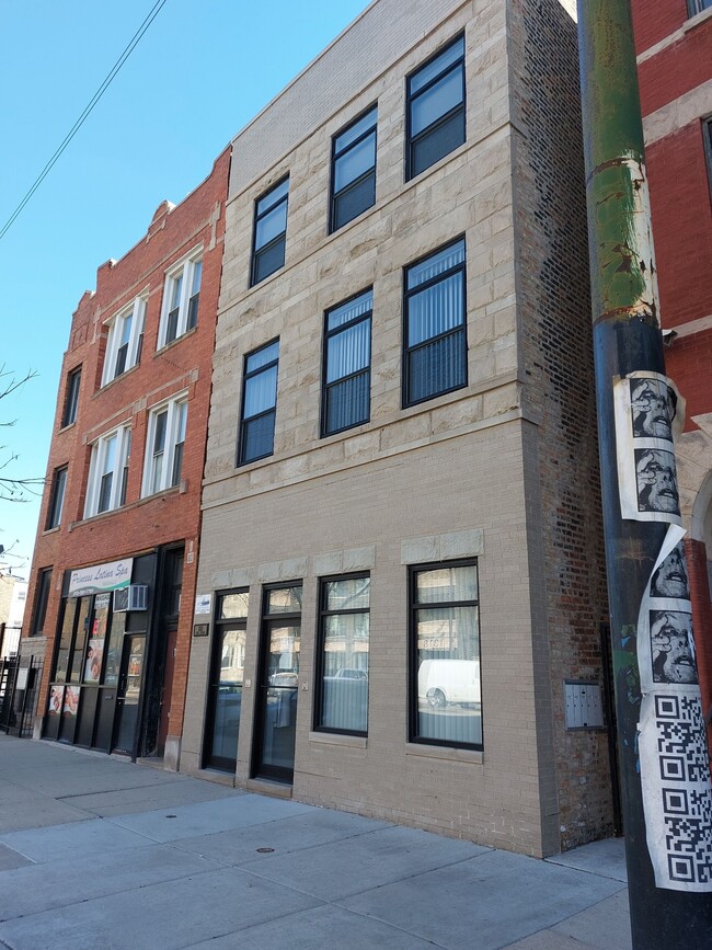 Building Photo - 1311 N Western Ave