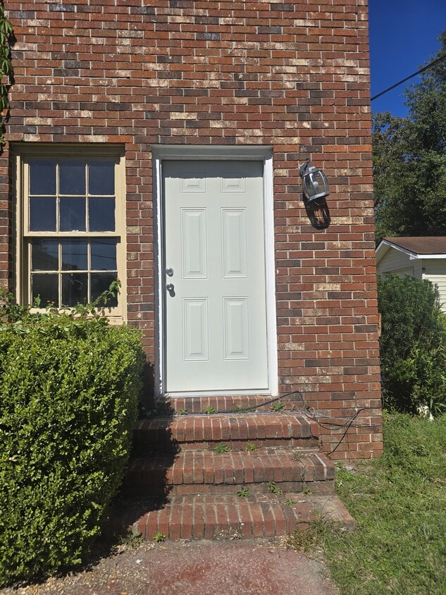Foto principal - 838 Northside Dr E