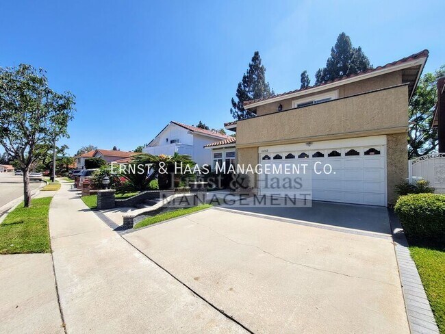 Building Photo - Stunning Executive 4 Bedroom Home in Prime...