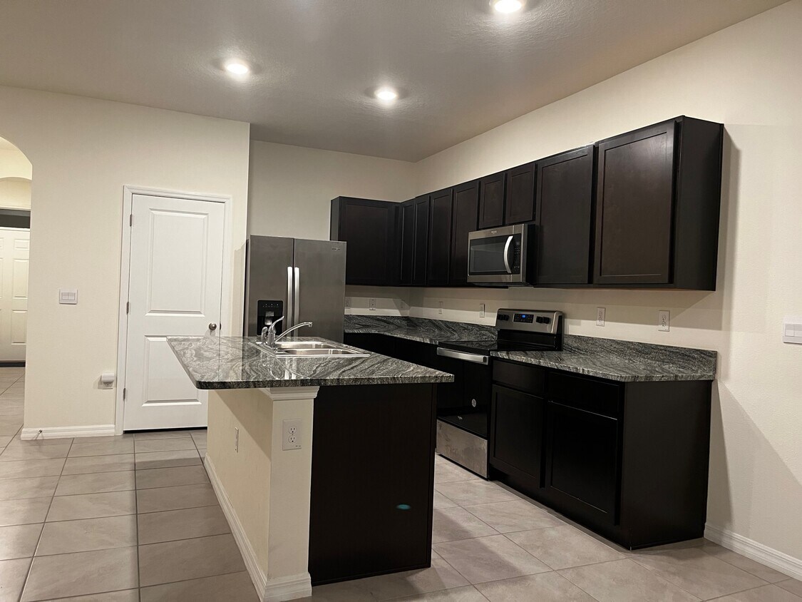 2886 Peony Prairie Ln, Wesley Chapel, FL 33543 Townhome Rentals in