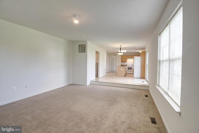 Building Photo - 4809 Clarendon Dr
