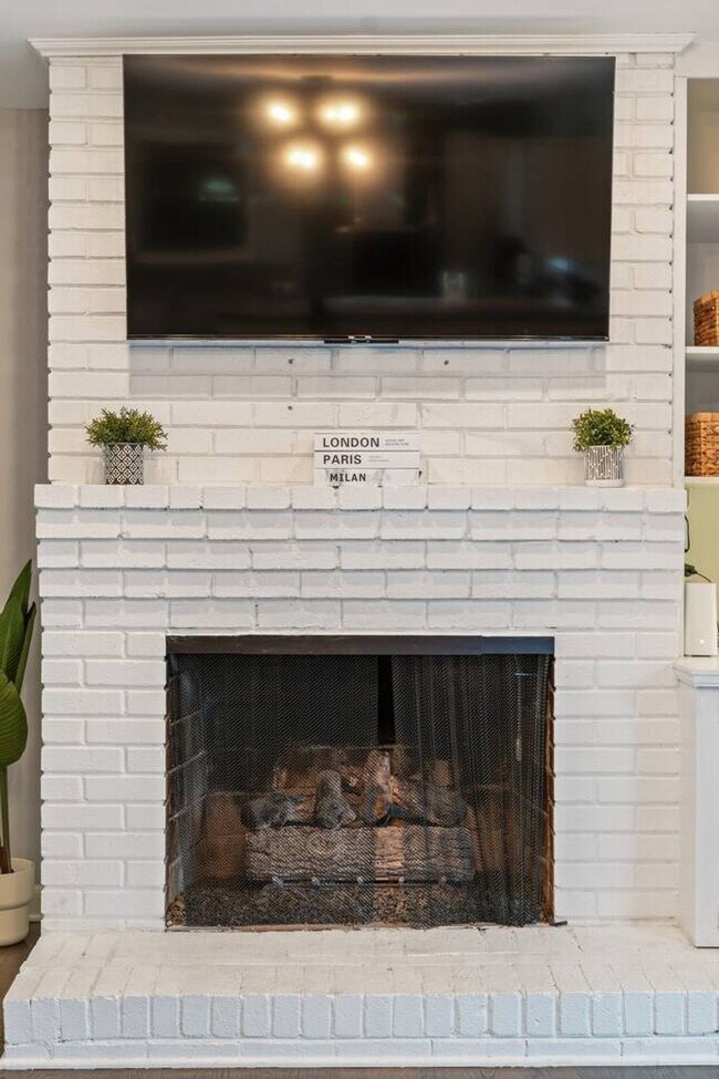 Foto del edificio - 1618 Cooper Lake Rd SE