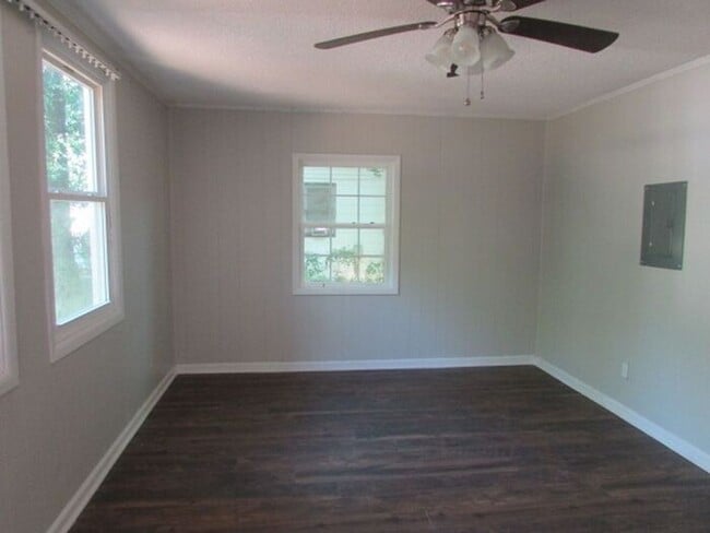 Building Photo - Charming 3 Bedroom Home on a Quiet Cul-de-Sac