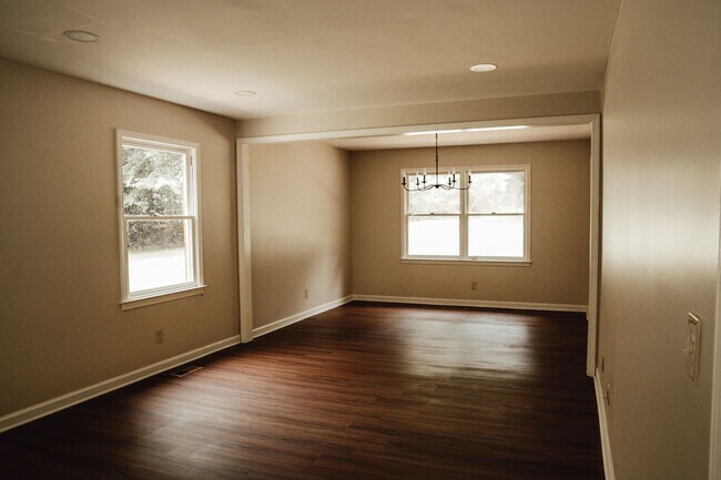 Building Photo - 3 Bed, 2 Bath Home in Flowery Branch, GA