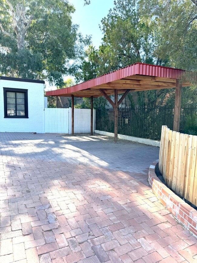 Building Photo - 1 Bedroom chic guesthouse near UOA and Ban...