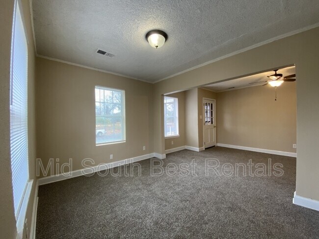 Building Photo - 3176 Crump Ave