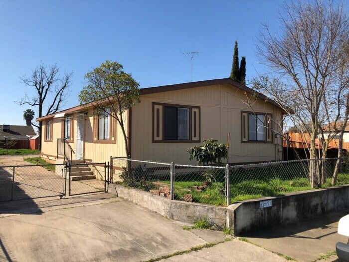 Foto principal - Riverbank Nice 2 Bedroom Home