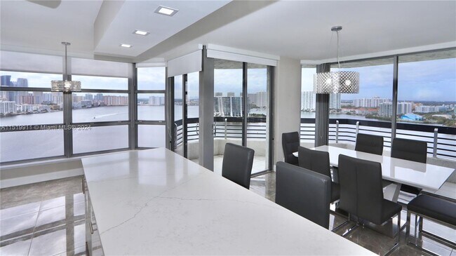 Foto del edificio - 19101 NE 36th Ct