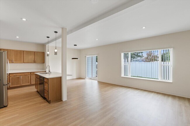 Building Photo - 4107 E 28th Ave