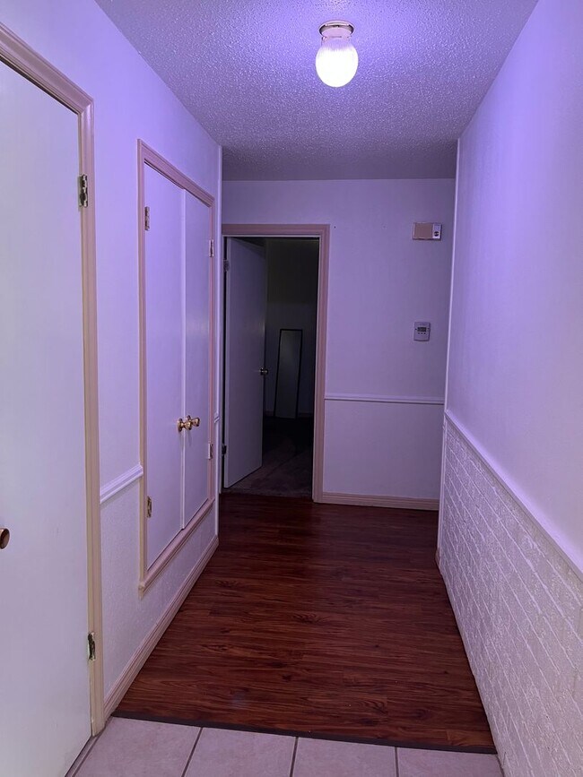 Foto del edificio - 4bedrooms 2 bathroom walking distance to B...