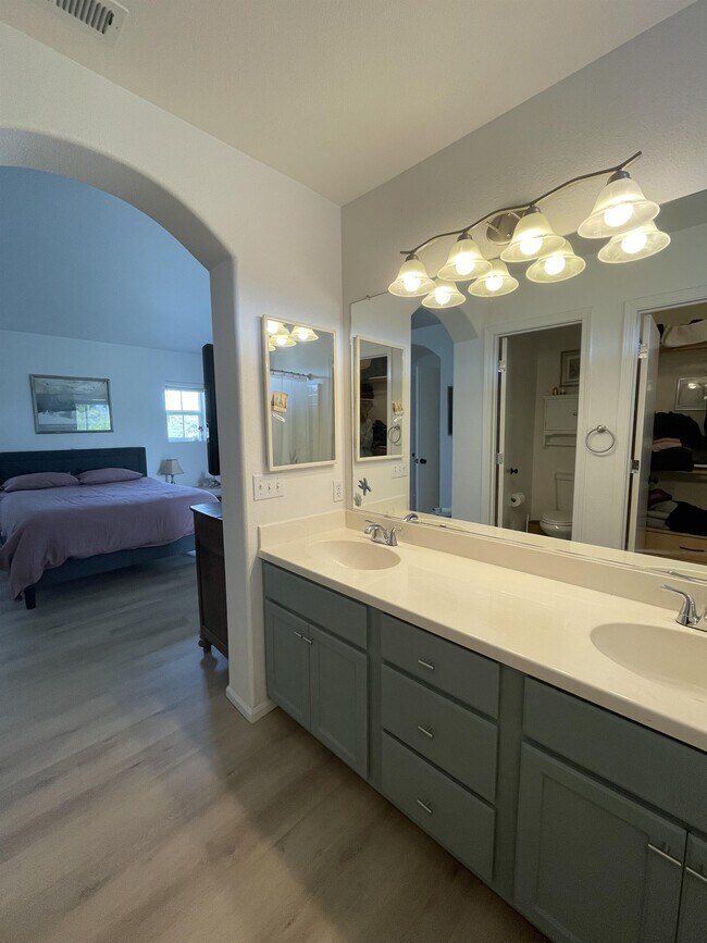 Foto del edificio - 1635 Hamlet Ln