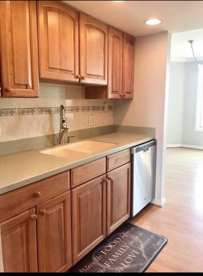 Building Photo - 1 Renaissance Pl