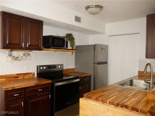 Building Photo - 12551 Equestrian Cir