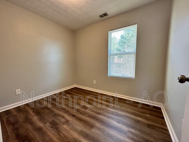 Foto del edificio - 3784 Riverside Causeway