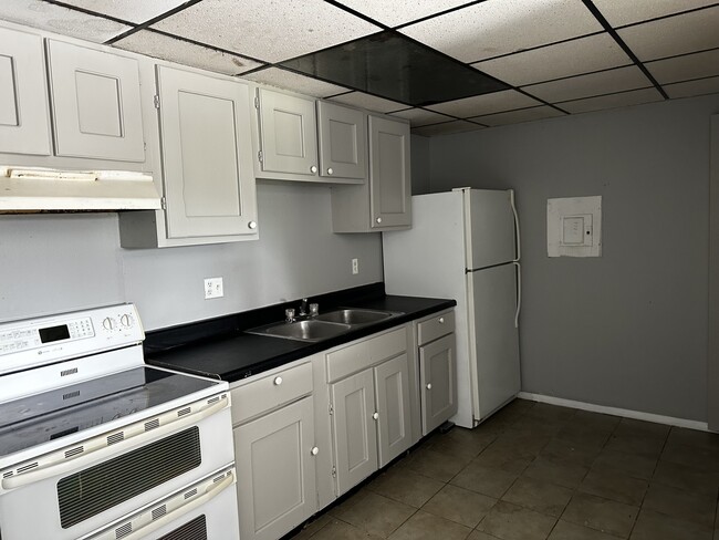 Building Photo - 561 Ashland Ave