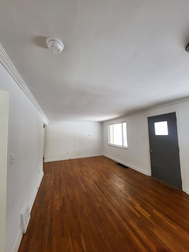 Foto del edificio - 2 bedroom ranch in Penn Hills. Available Now!