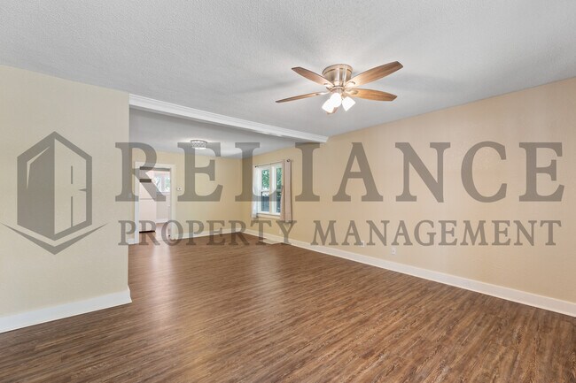 Foto del edificio - 221 N Walnut St