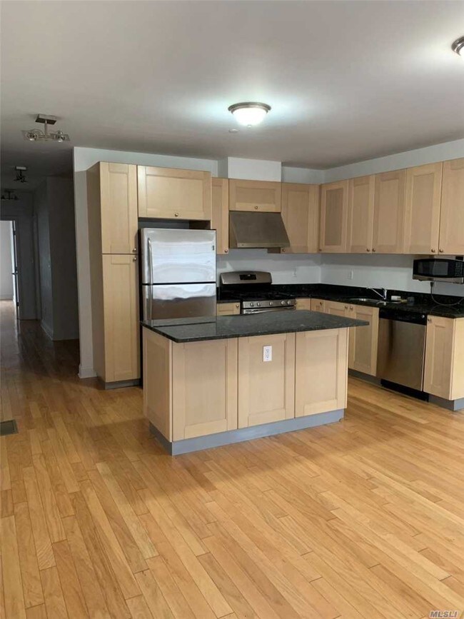 Building Photo - 344 Soundview Ln