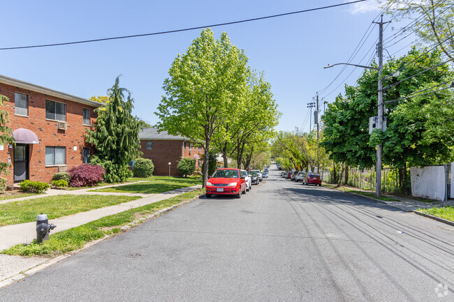 Neighborhood context. - Bridgeview Garden Apartments