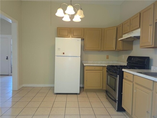 Building Photo - 1625 Rousselin Dr
