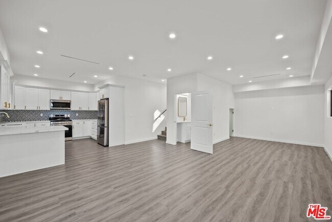 Foto del edificio - 6245 McLaren Ave