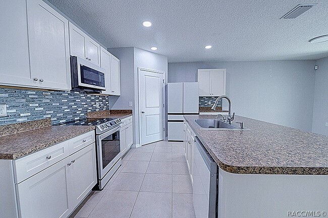 Building Photo - 320 W Runyon Loop