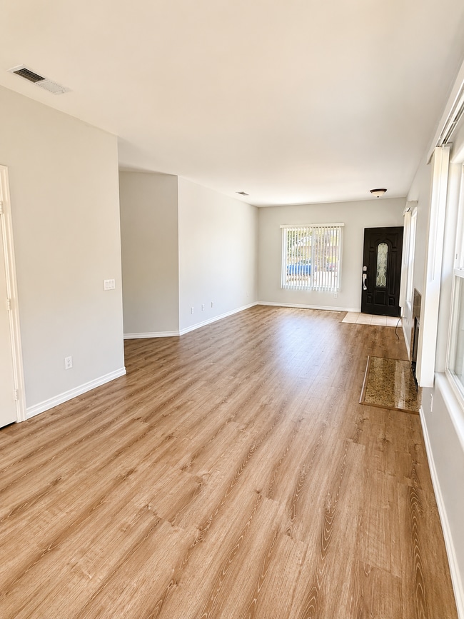 Building Photo - 1160 Grove Ave