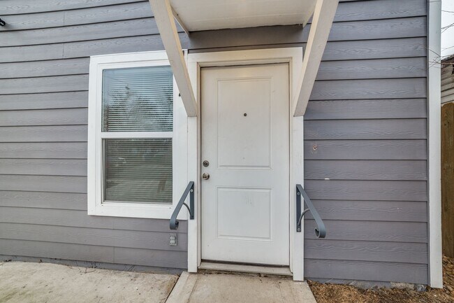 Foto del edificio - 2-BEDROOM NEW CONSTRUCTION IN PROSPECT HILL