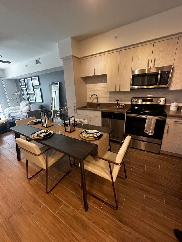 Foto principal - 2054 NE 162nd St