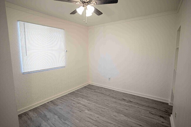 Foto del edificio - 925 Freeman Ave