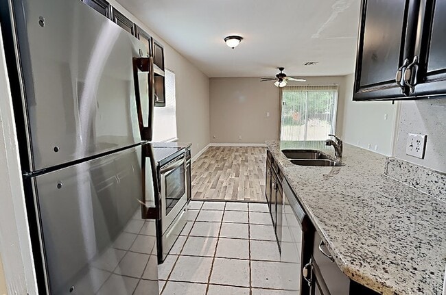 Foto del edificio - 14843 Astrolyn St