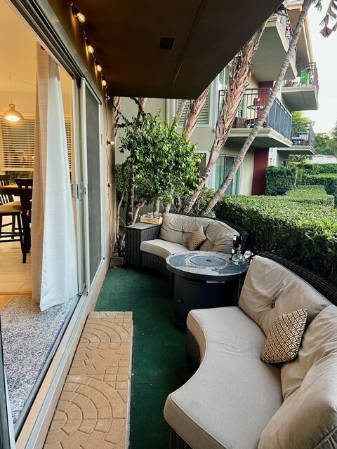 West facing patio off living room - 5359 La Jolla Blvd
