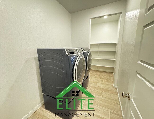 Foto del edificio - BRAND NEW!! Absolutely gorgeous home with ...
