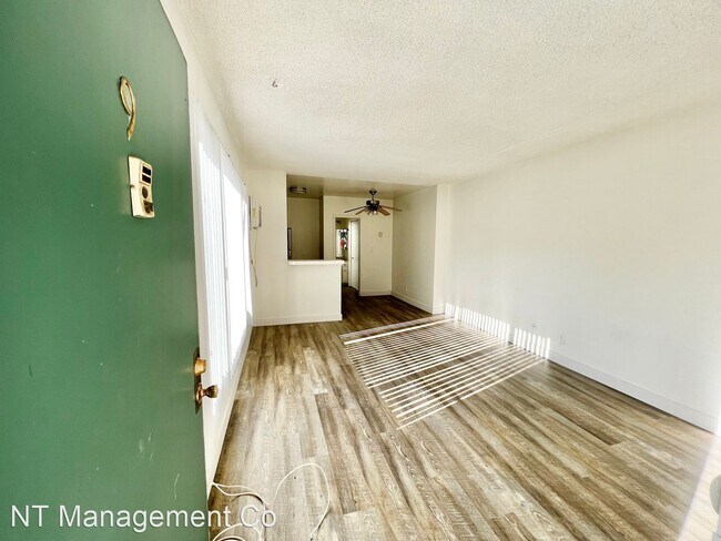 Building Photo - Studio, 1 bath Apartment - 3359 Mentone Av...