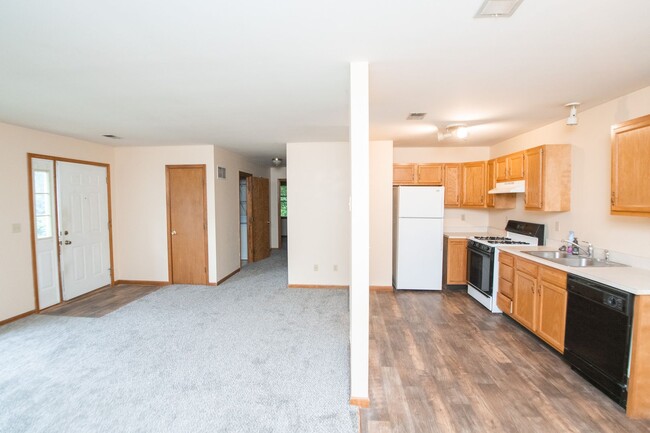 Foto del edificio - 2 bed 1 bath town-home in Chesterton