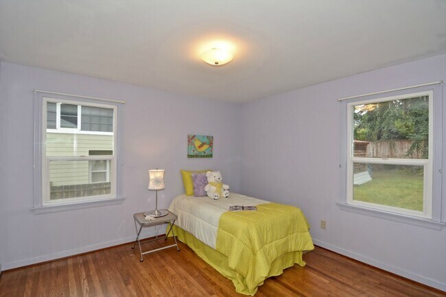 Foto del edificio - 2BR/1.75BA Wedgwood Home with Bonus Room and Large Backyard