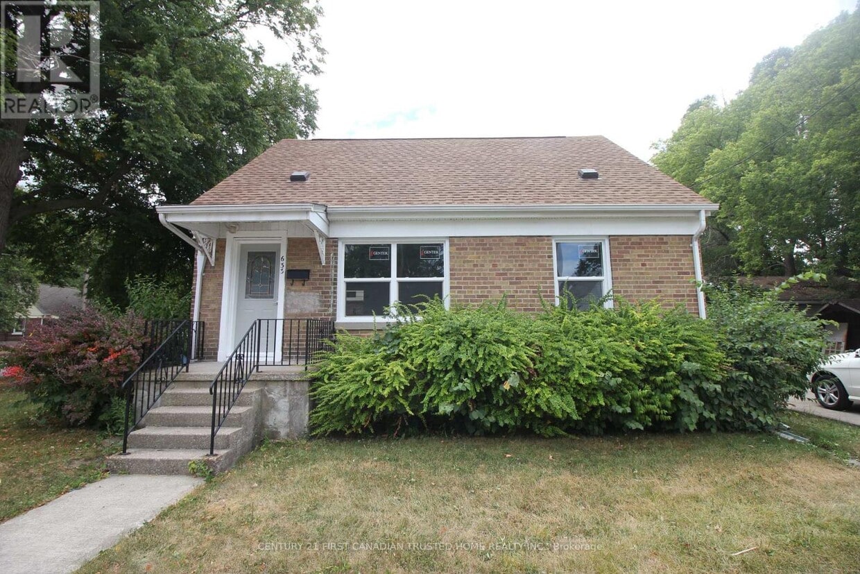 Primary Photo - 633 Confederation St
