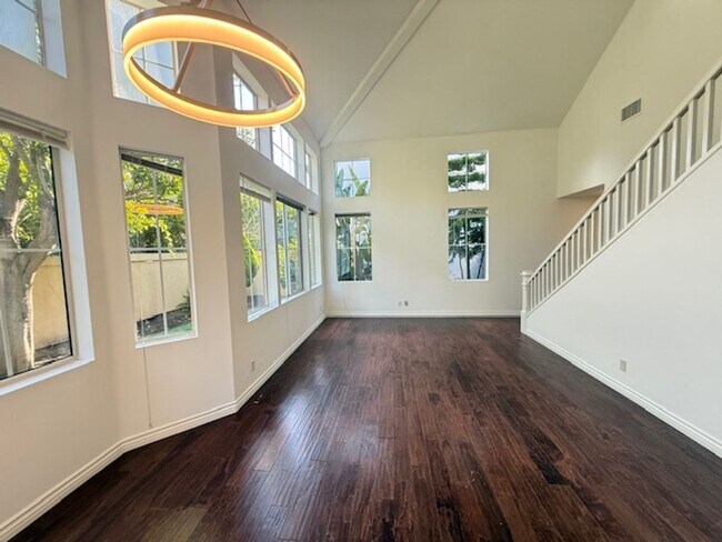 Foto del edificio - 3bdr Home located in the Prestigious Gated...