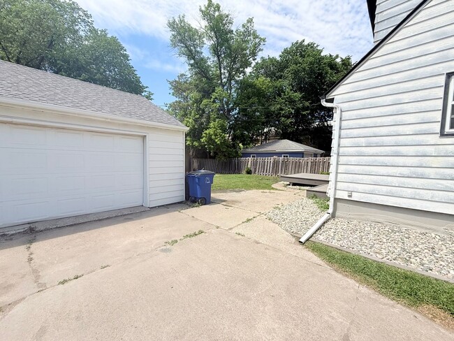 Building Photo - Spacious 5 Bedroom Home Across from Concordia Football Field