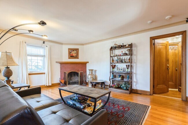 Building Photo - 139 Edgemont Pl