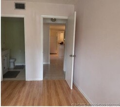 Building Photo - 409 Pine Glen Ln
