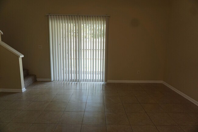 Building Photo - 2 bedroom townhome on Westside Near NAS