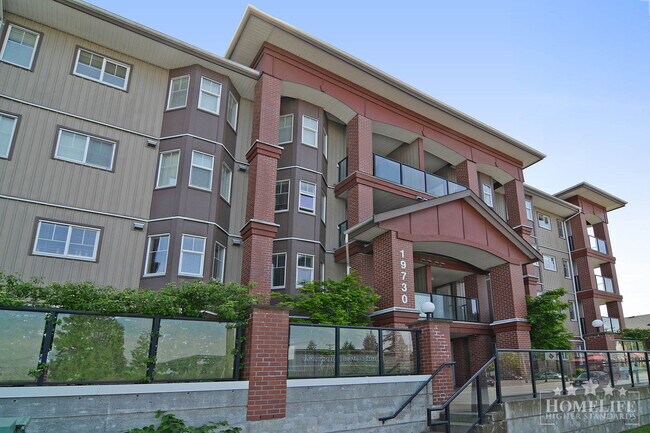 Building Photo - 2 Bed + 2 Bath + 1 Den Condo for Rent in L...