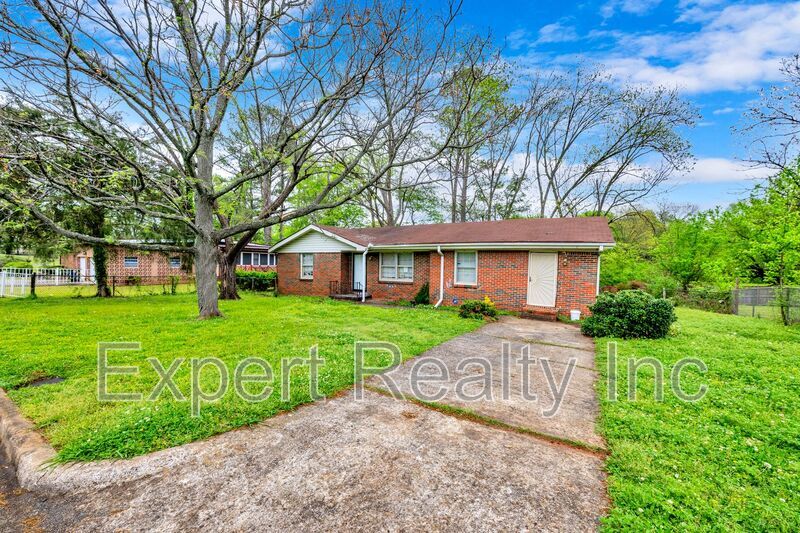 Foto principal - 905 Daniel Dr
